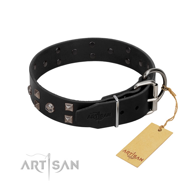 Pleasant to wear leather dog collar cause no irritation
or damage to skin