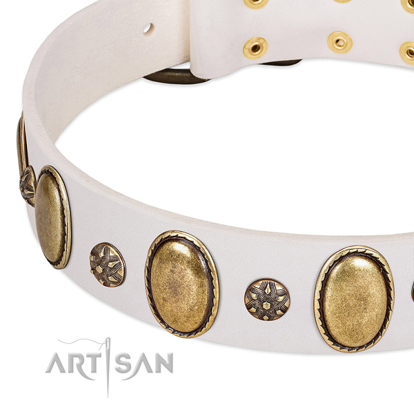 White leather FDT Artisan collar with oval and round
decorations