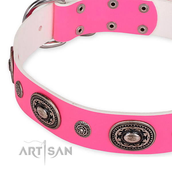 Pink leather dog collar with reliably fixed fittings