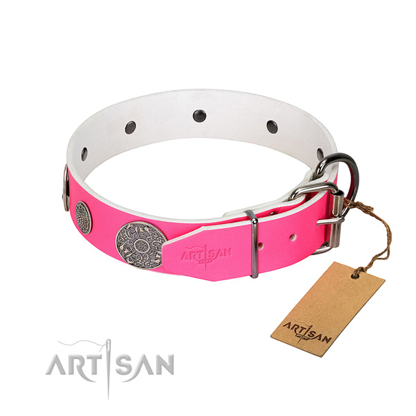 Pleasant to wear leather dog collar gives no irritation